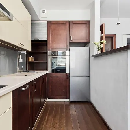 Family With Parking Inowroclawska By Renters דירה